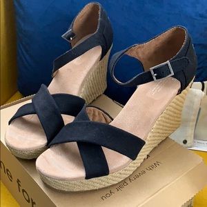 Brand new Tom wedges